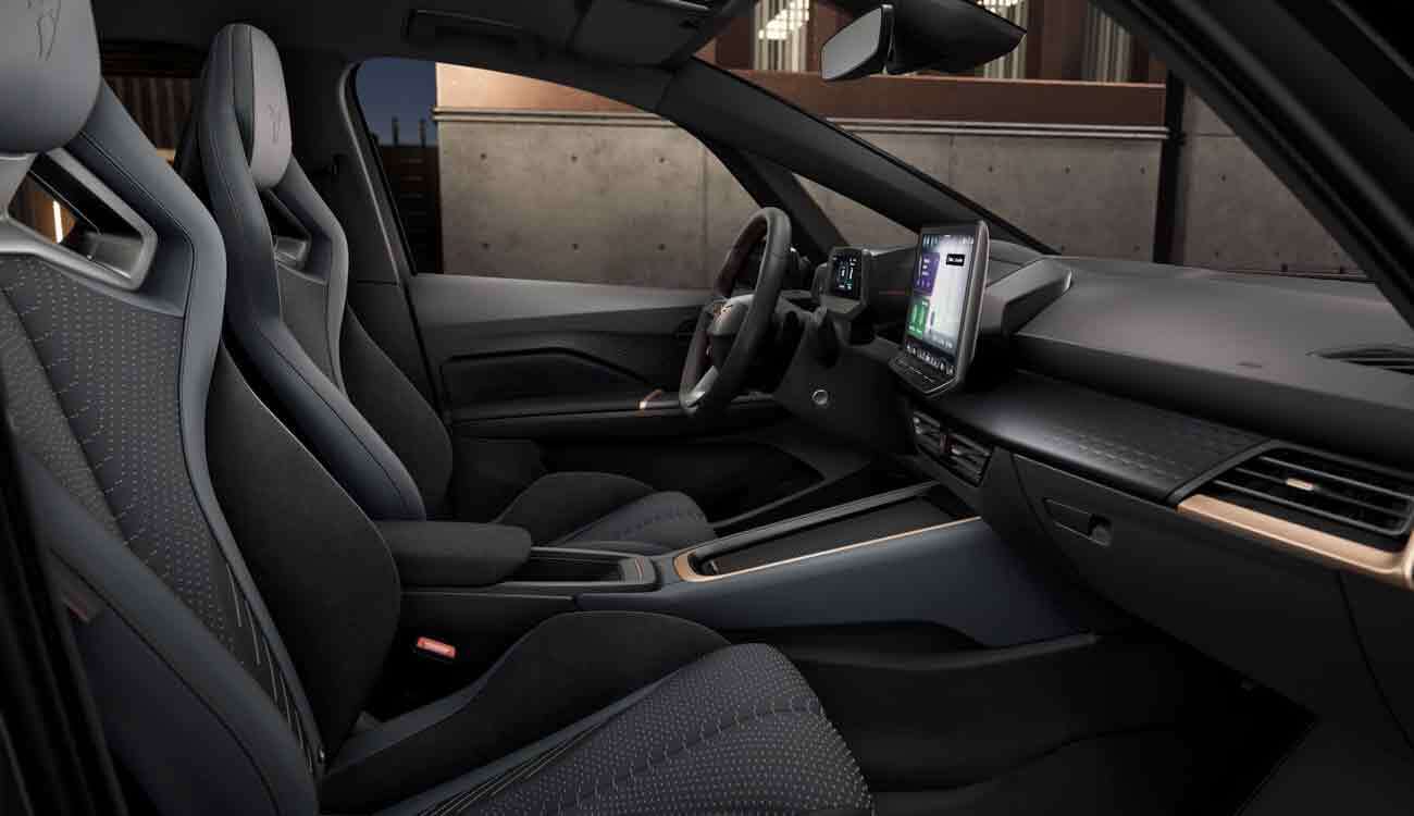 CUPRA Born VZ Freisteller in Dark Forest Metallic Interieur