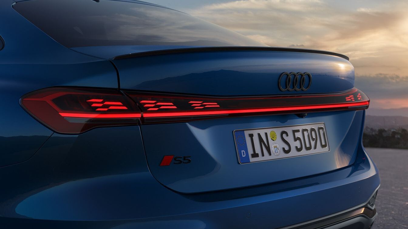 Audi S5 Limousine Heckleuchten Technik in OLED Technologie