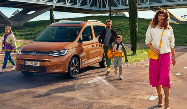 VW Caddy Life mit Familie