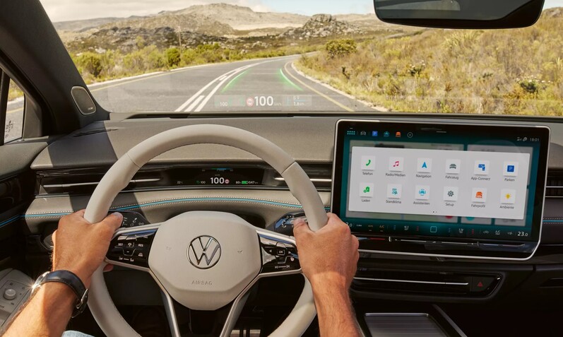 VW ID7 Interieur mit Lenkrad, HUD-Display und Touchscreen